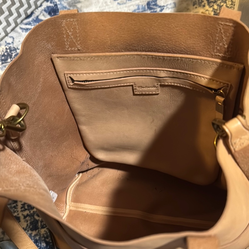 Elegant Tan Leather Tote Bag